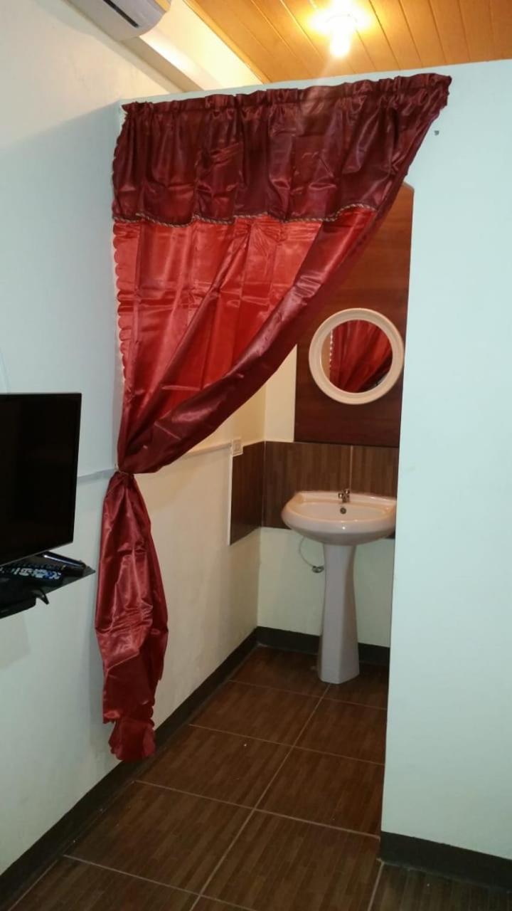 Studio 27 Inn Piarco Eksteriør billede